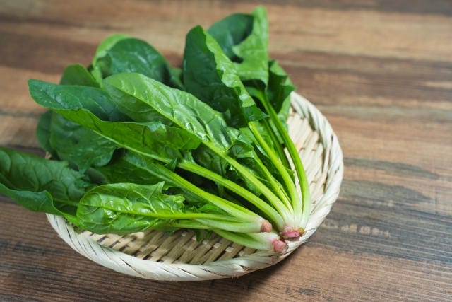 ほうれん草で舌がピリピリするのはなぜ？原因と不快感への対処法