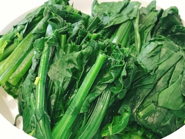 ほうれん草のアク抜きを忘れたけど問題ない？リスクと対処法について
